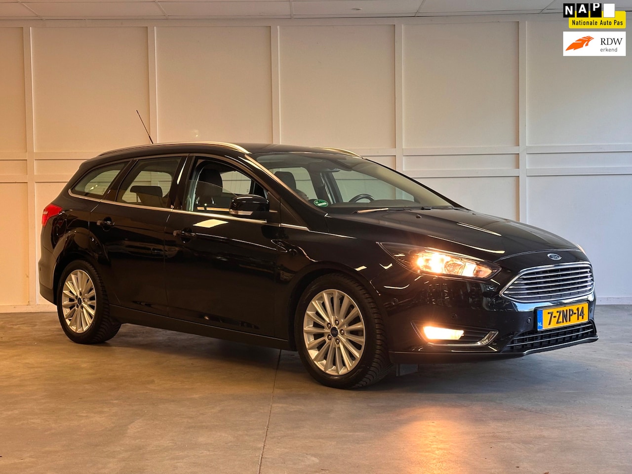 Ford Focus Wagon - 1.5 Titanium Edition / Cruise / Trekhaak / 150PK - AutoWereld.nl