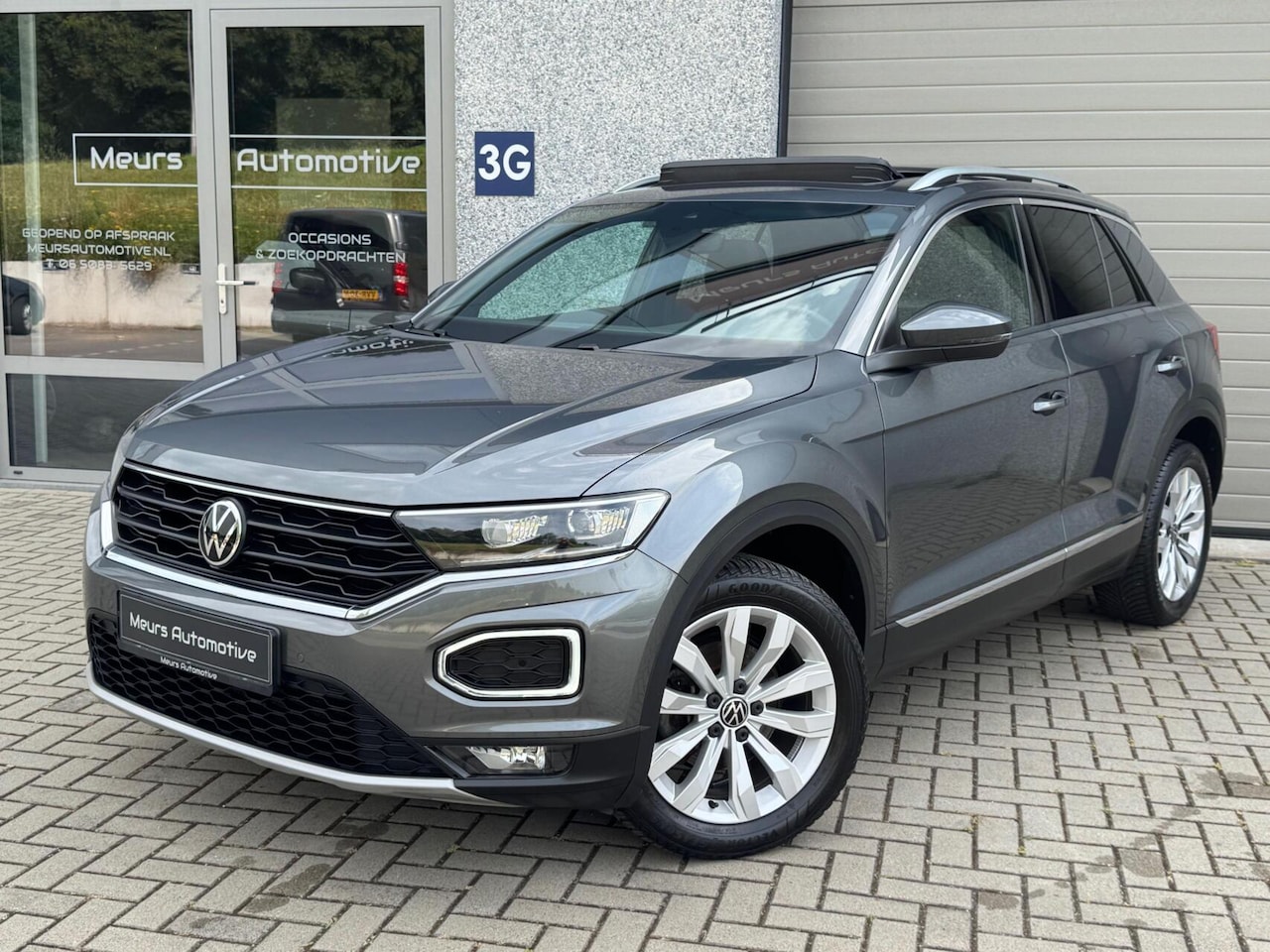 Volkswagen T-Roc - 1.5 TSI Sport Pano/Virtual/ACC/Stoelver/Climate/Stuurwielverw/Navi/Camera - AutoWereld.nl
