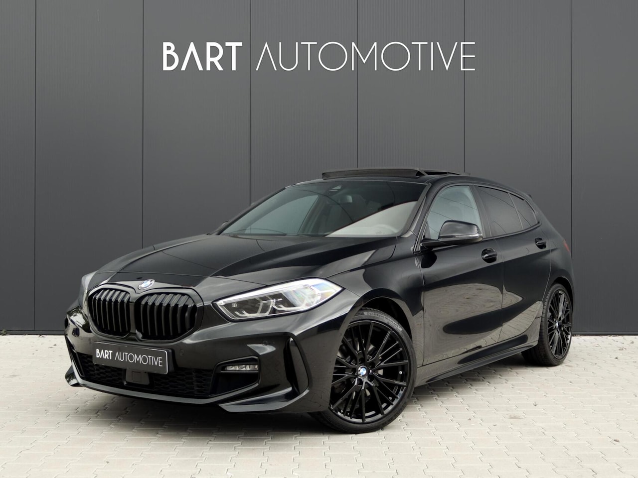 BMW 1-serie - 118i High Executive M Pakket|ACC|Camera|Pano|Kuipstoelen - AutoWereld.nl