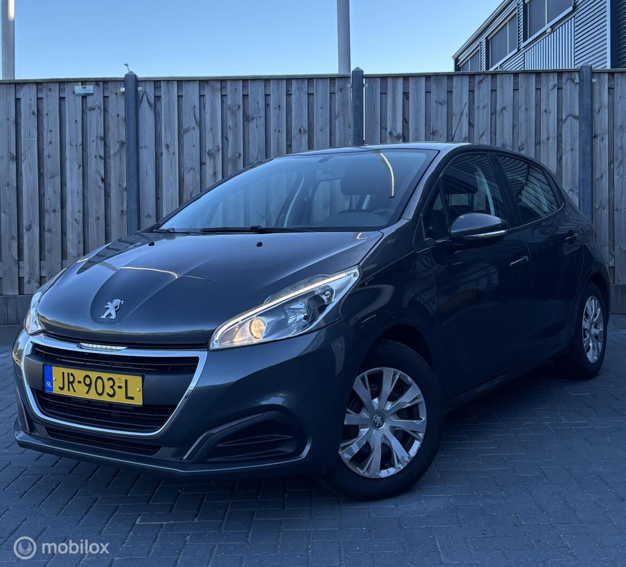 Peugeot 208 - 1.2 PureTech Active/DISTRIBUTIE VV/ AIRCO/NAVI/ - AutoWereld.nl