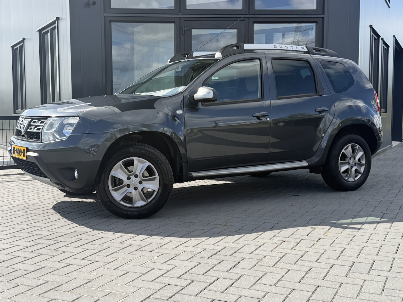 Dacia Duster - 1.2 TCe 4x2 Prestige Airco | Navigatie | Trekhaak | Nwe APK - AutoWereld.nl
