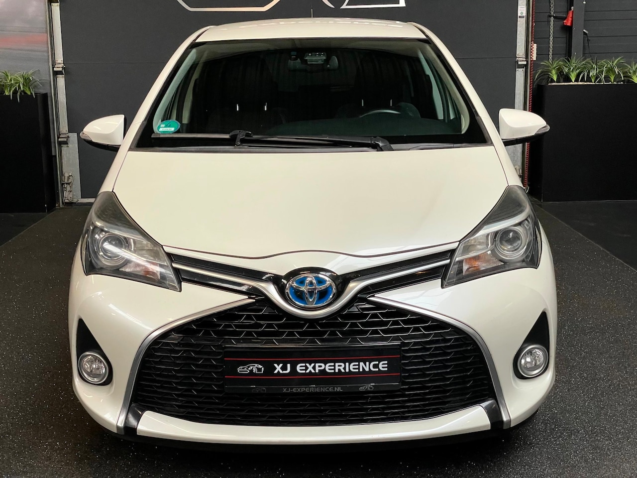 Toyota Yaris - 1.5 Hybrid Dynamic Bi-Tone NAVI - AutoWereld.nl