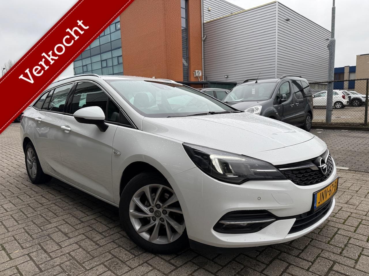 Opel Astra - Stationwagen 1.2 Benzine | Navigatie | Lage km's - AutoWereld.nl