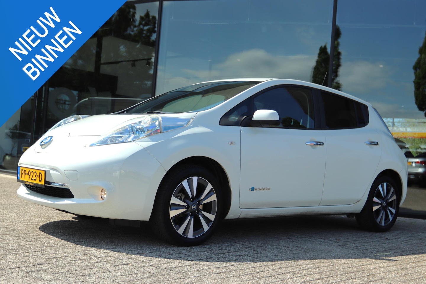 Nissan LEAF - TEKNA 30 KWH | LEDER | 360 CAMERA | KEY-LESS | NAVI | CRUISE | CLIMATE | BOSE - AutoWereld.nl