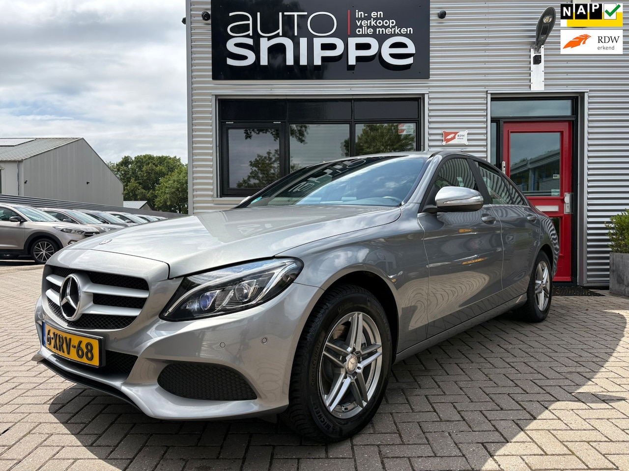 Mercedes-Benz C-klasse - 200 Ambition -AUTOMAAT-SPORTSTOEL-VOLLEDER-STOELVERWARMING-LED-TREKHAAK-1800 KG TREKGEWICH - AutoWereld.nl