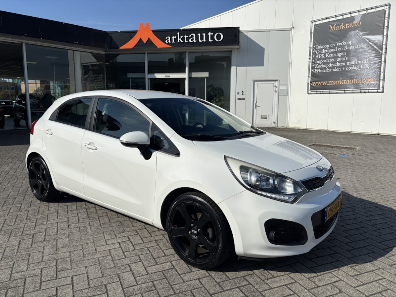 Kia Rio - 1.2 CVVT Super Pack Cruise Climate Bluetooth Parkeersensoren - AutoWereld.nl