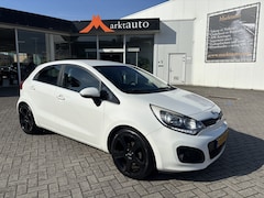 Kia Rio - 1.2 CVVT Super Pack Cruise Climate Bluetooth Parkeersensoren