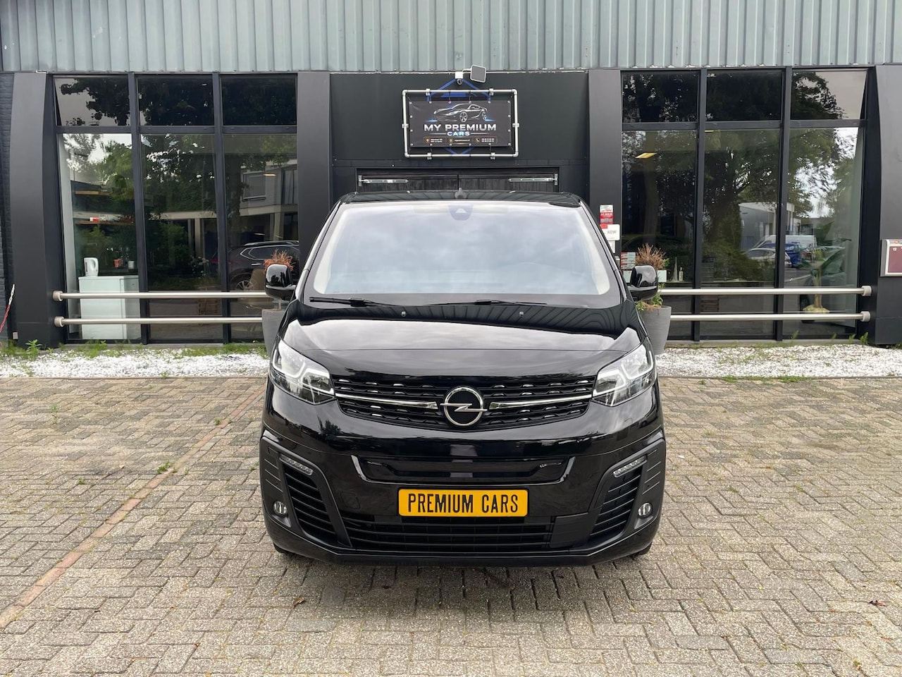 Opel Vivaro-e - L3H1 Innovation 75 kWh NAVI / Camera / PDC - AutoWereld.nl