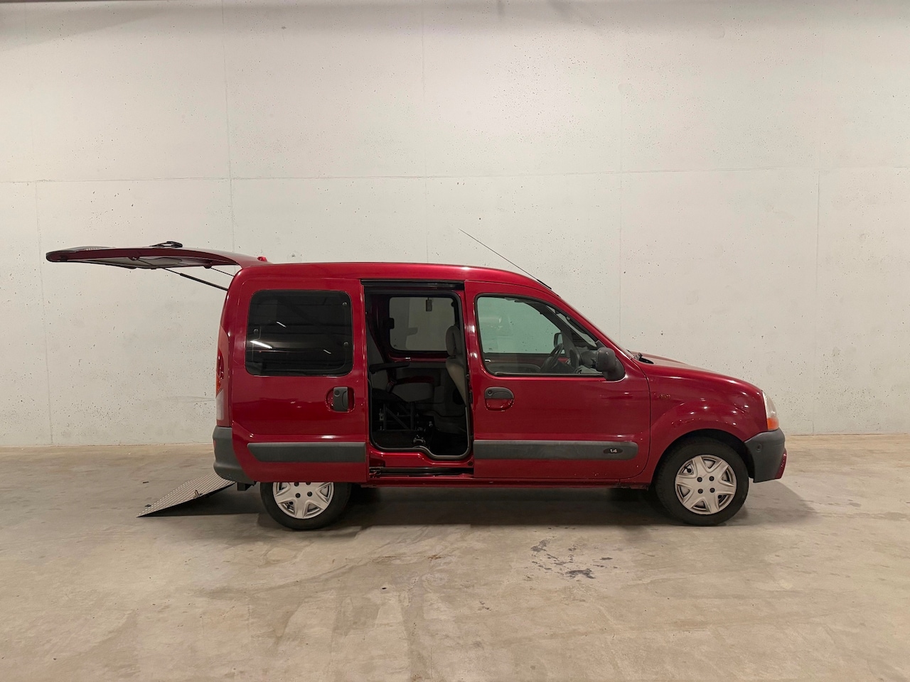 Renault Kangoo - Rolstoel Auto Automaat Achterklep Automatisch Airco APK - AutoWereld.nl
