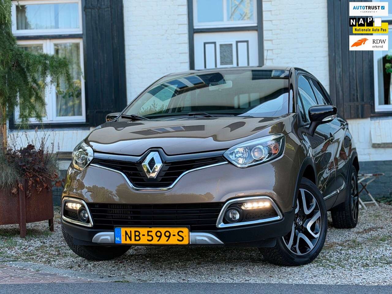 Renault Captur - 1.2 TCe Xmod|Navi|Cruise|Stoelverwarming|86DKM!|NAP|Nette auto! - AutoWereld.nl