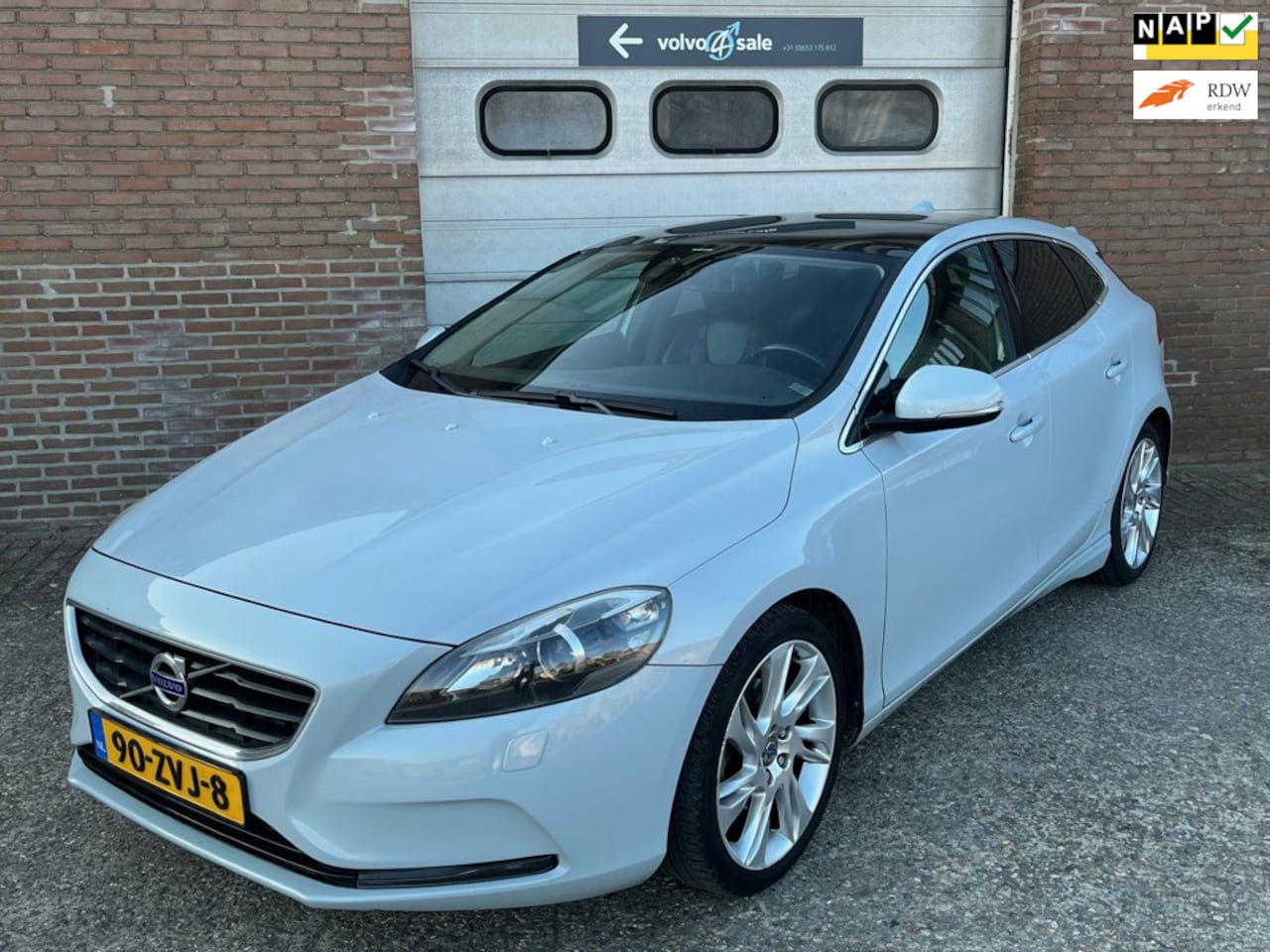 Volvo V40 - 1.6 T4 Summum Automaat Pano leder 2013 - AutoWereld.nl