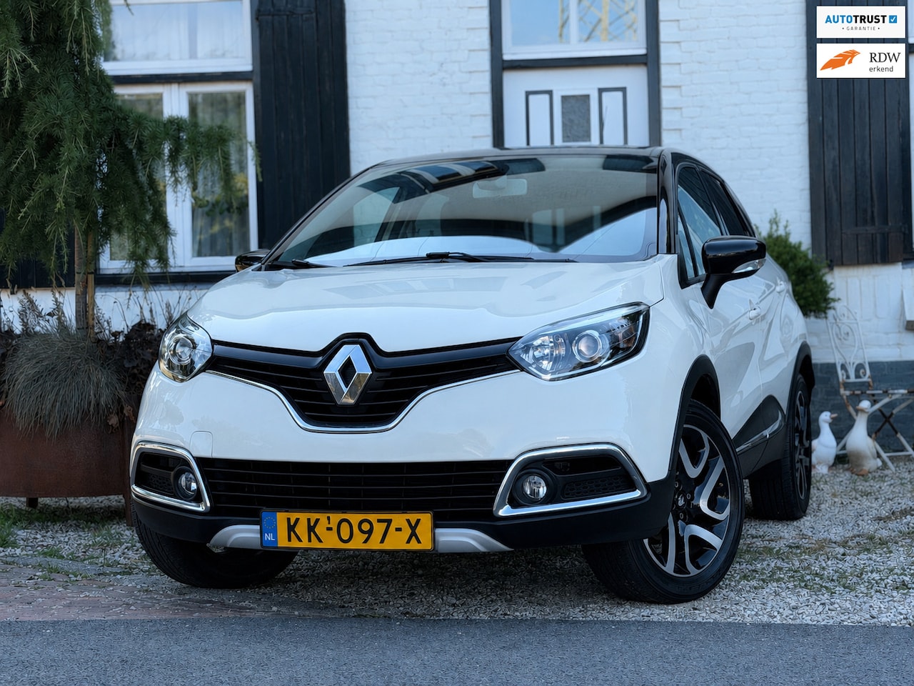Renault Captur - 0.9 TCe Helly Hansen|Stoelverwarming|Navi|Leder| - AutoWereld.nl