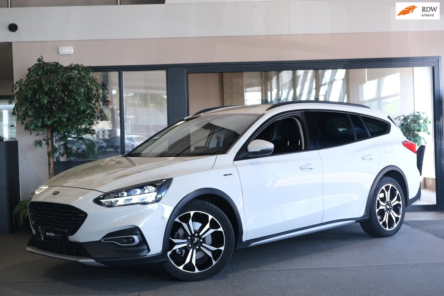 Ford Focus Wagon - 1.5 EcoBoost Active AUT Navi Cruise Pdc Led Climate - AutoWereld.nl