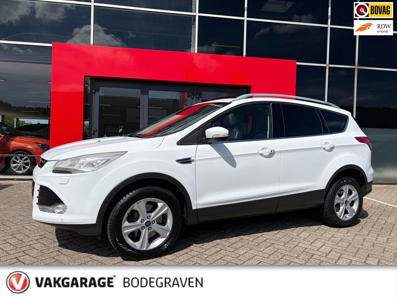Ford Kuga - 1.6 Titanium Plus 4WD / panoramadak / trekhaak - AutoWereld.nl