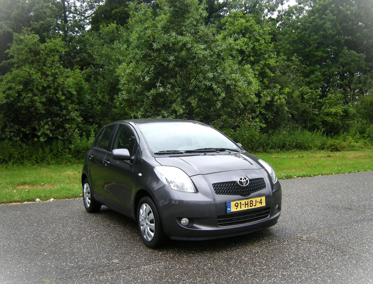 Toyota Yaris - 1.3 VVTi Sol MMT . 5 Drs AUTOMAAT . Airco . Elec ramen enz - AutoWereld.nl