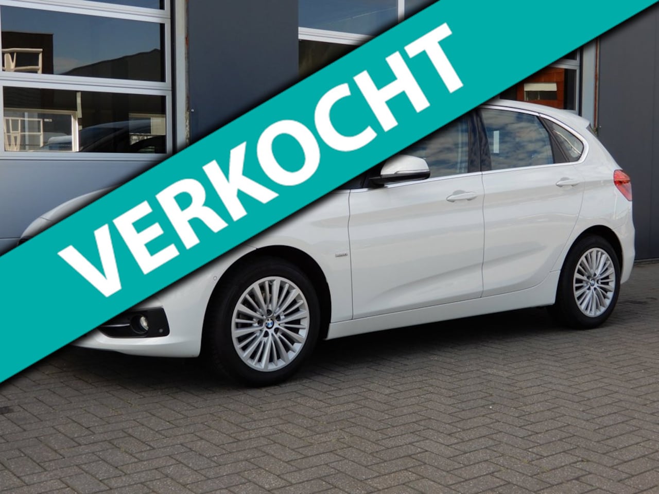 BMW 2-serie Active Tourer - 218i Centennial Executive ParkeerAssisent/CLima/Navi/LED - AutoWereld.nl
