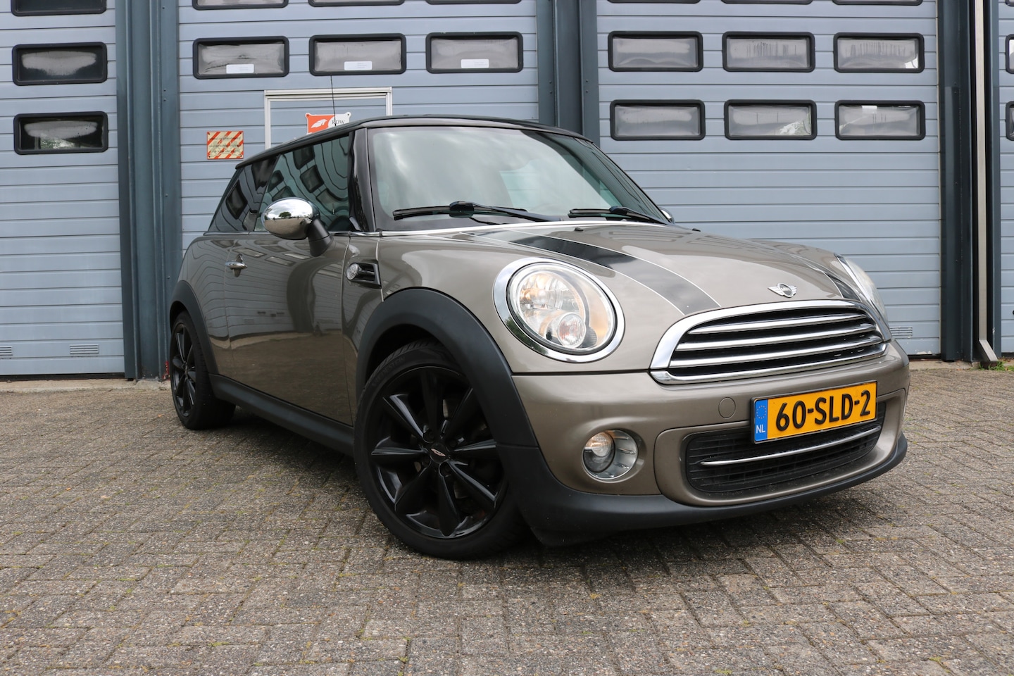 MINI 3-Deurs - 1.6 One Leder Ecc Navi 17inch Zwart dak Bj:2011 - AutoWereld.nl