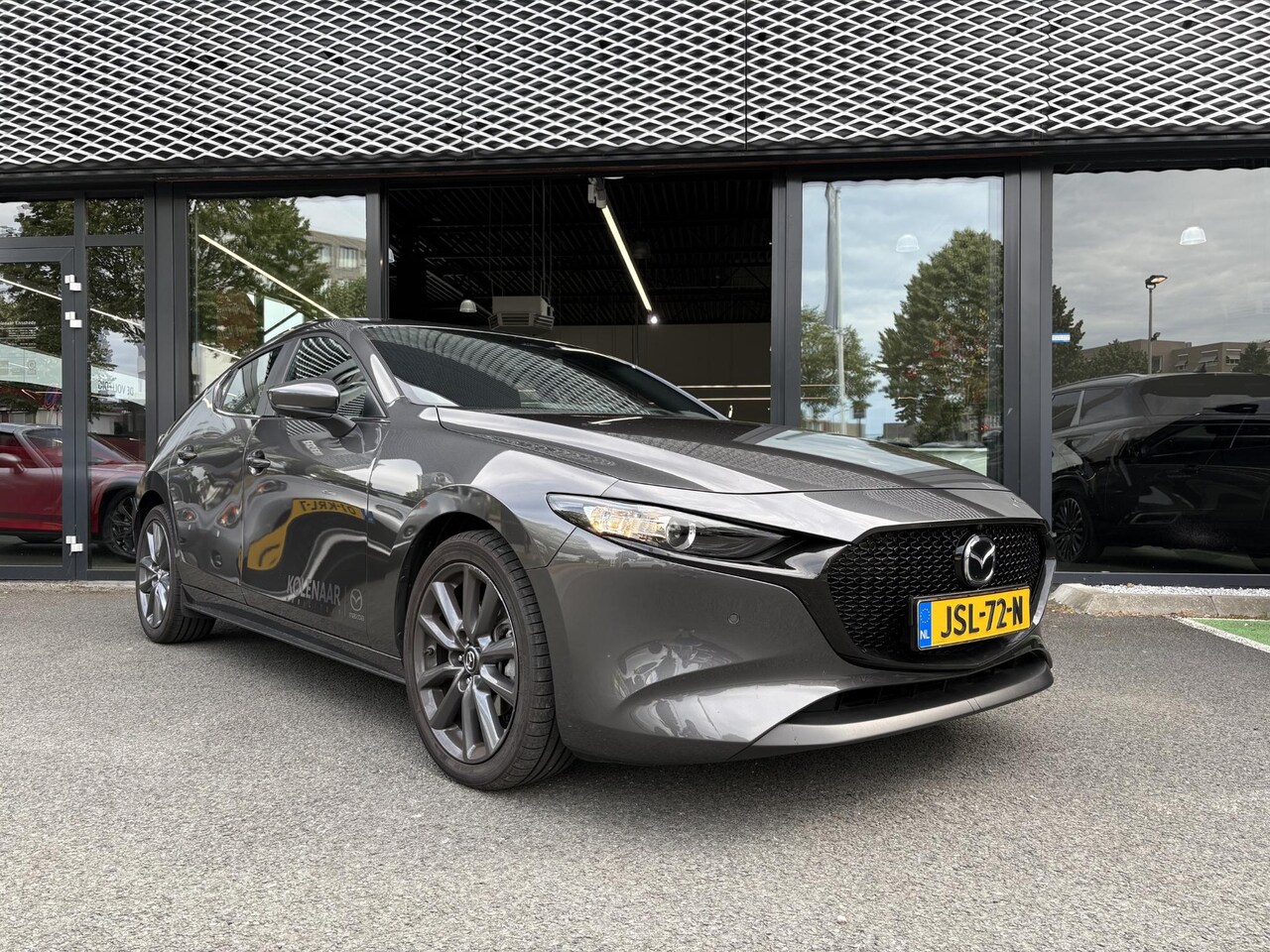 Mazda 3 - 2.5 automaat e-Sky-G 140pk Centre-line - Driver Assistance Pack | Demo* | Navi | HUD | Key - AutoWereld.nl