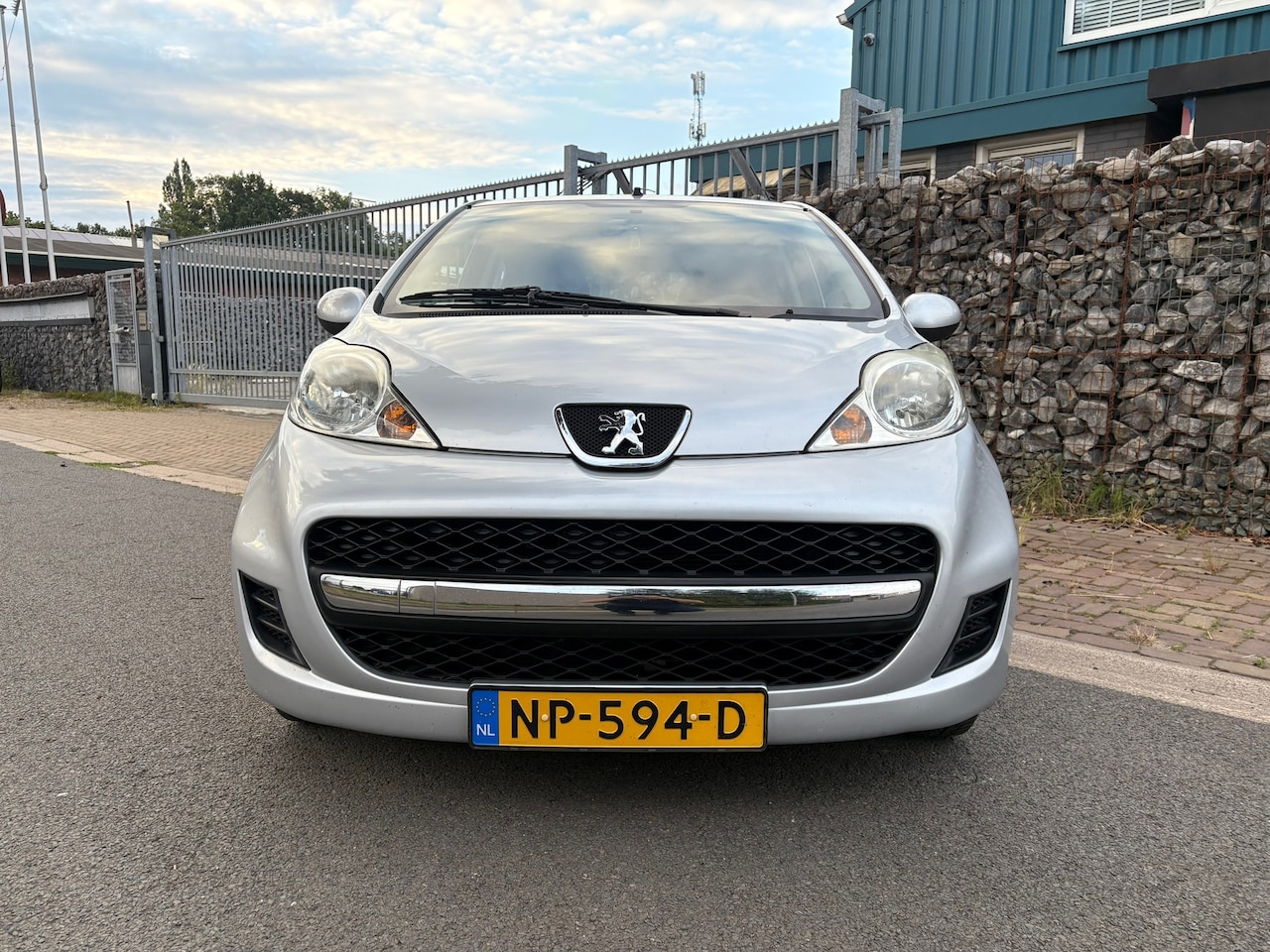 Peugeot 107 - 1.0-12V XR AIRCO - AutoWereld.nl