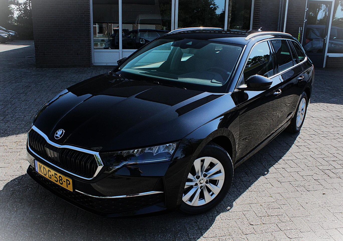 Skoda Octavia Combi - 1.5 TSI MHEV Carplay, Achteruitrijcamera, Stoel/Stuurverwarming, ACC, ECC, Parksens V en A - AutoWereld.nl