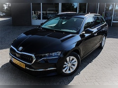 Skoda Octavia Combi - 1.5 TSI MHEV Carplay, Achteruitrijcamera, Stoel/Stuurverwarming, ACC, ECC, Parksens V en A