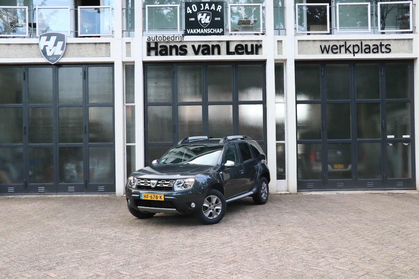 Dacia Duster - 1.2 TCe 4x2 Lauréate Cruise Control Airco Trekhaak - AutoWereld.nl