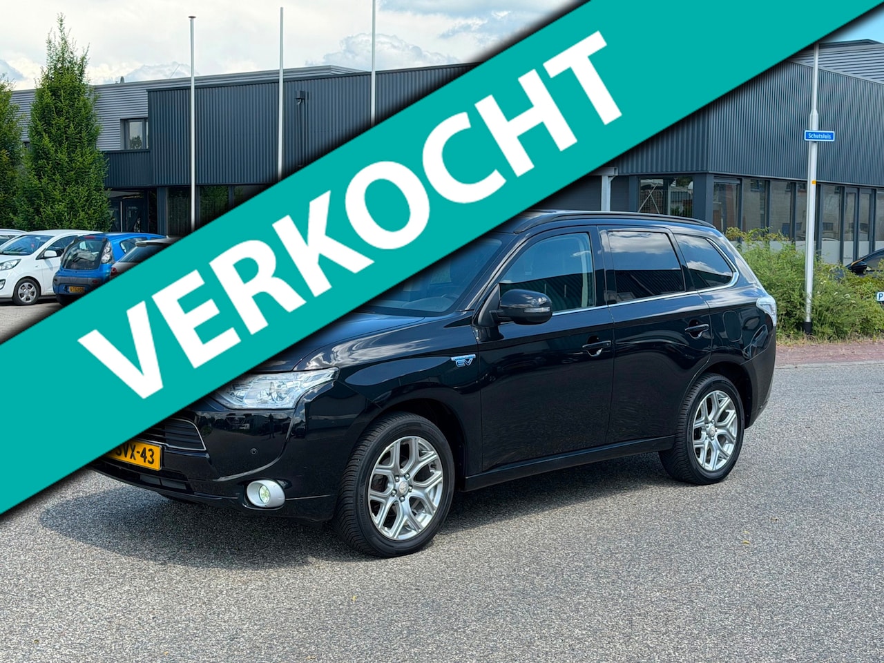 Mitsubishi Outlander - 2.0 PHEV instyle+ Leder Navi Schuifdak - AutoWereld.nl