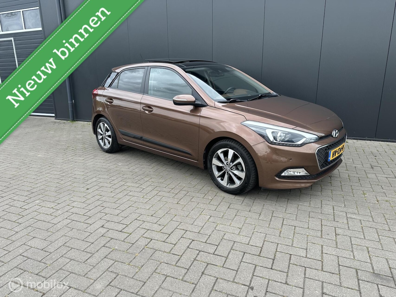 Hyundai i20 - 1.2 HP i-Motion Premium Panorama dak - AutoWereld.nl