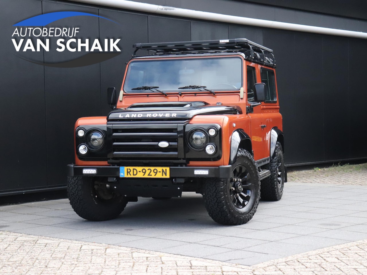 Land Rover Defender 90 - 2.4 TD SW SVX 60th Anniversary | 4 PERS. | STOELVERW. | TREKHAAK | DAK | AIRCO | - AutoWereld.nl