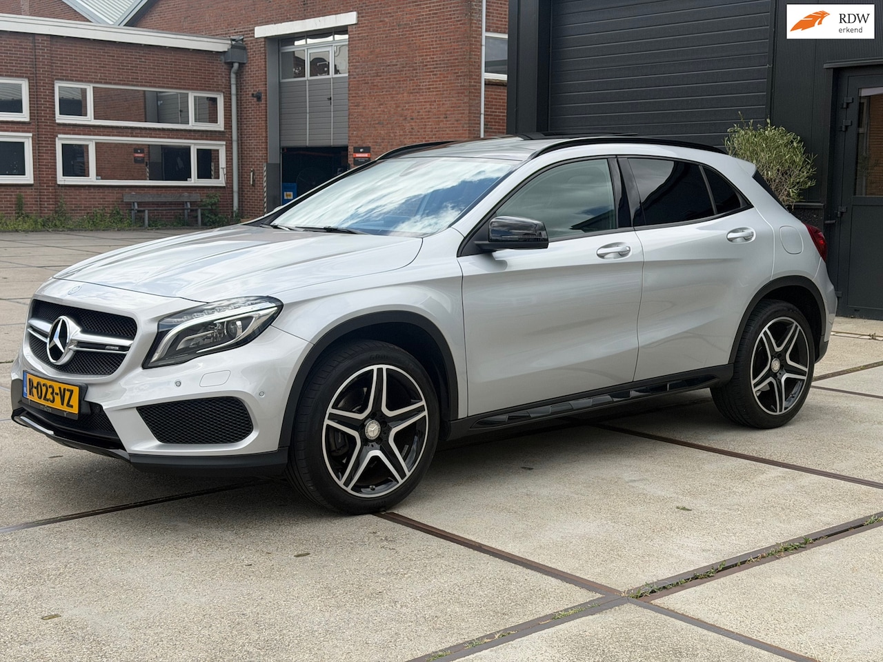 Mercedes-Benz GLA-Klasse - 250 AMG Pano H/Kardon Night Pakket - AutoWereld.nl