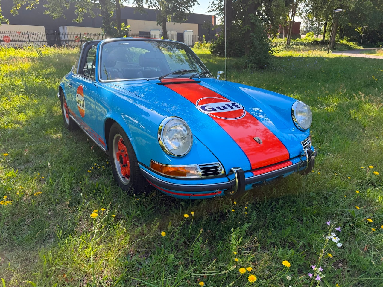 Porsche 911 Targa - 2.2 targa Gulf Tribute, gerestaureerd& motor revisie, zeer mooie auto 1043 km na restaurat - AutoWereld.nl