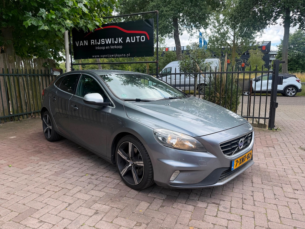 Volvo V40 - 2.0 D4 R-Design Business Leder Harman/Kardon Nav - AutoWereld.nl