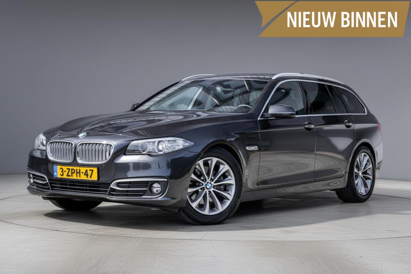 BMW 5-serie Touring - 520i Luxury NL-auto|Elek.Trekhaak|Sportstoelen|Leder|Elek.-klep|Camera|Dealeronderhouden - AutoWereld.nl