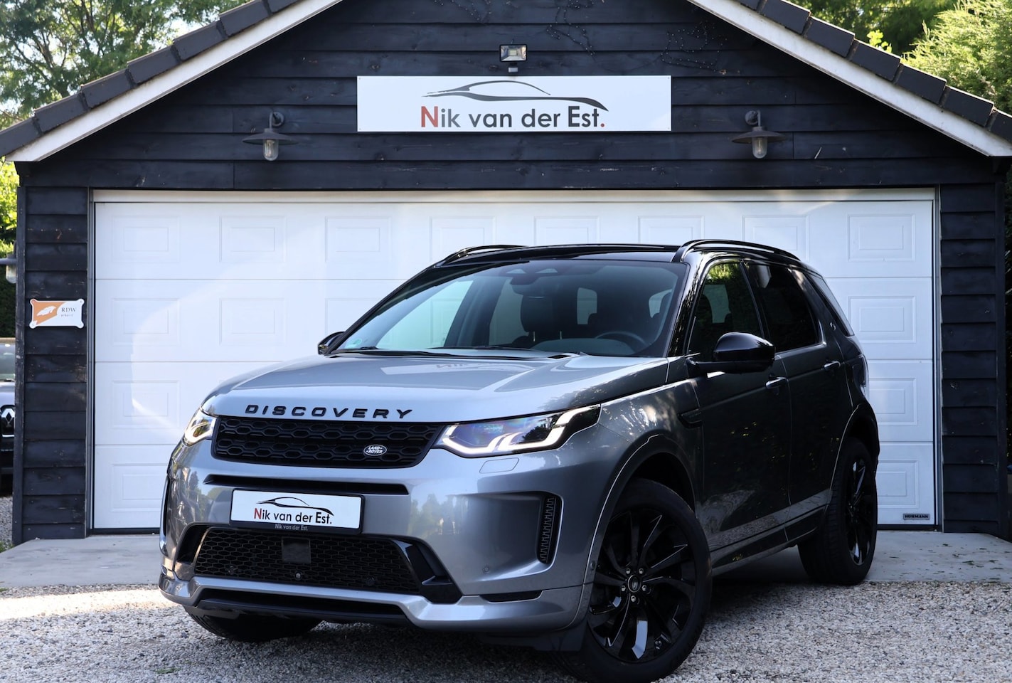 Land Rover Discovery Sport - P300e SE R-Dynamic AWD-Pano-Stoelverwarming-Led - AutoWereld.nl