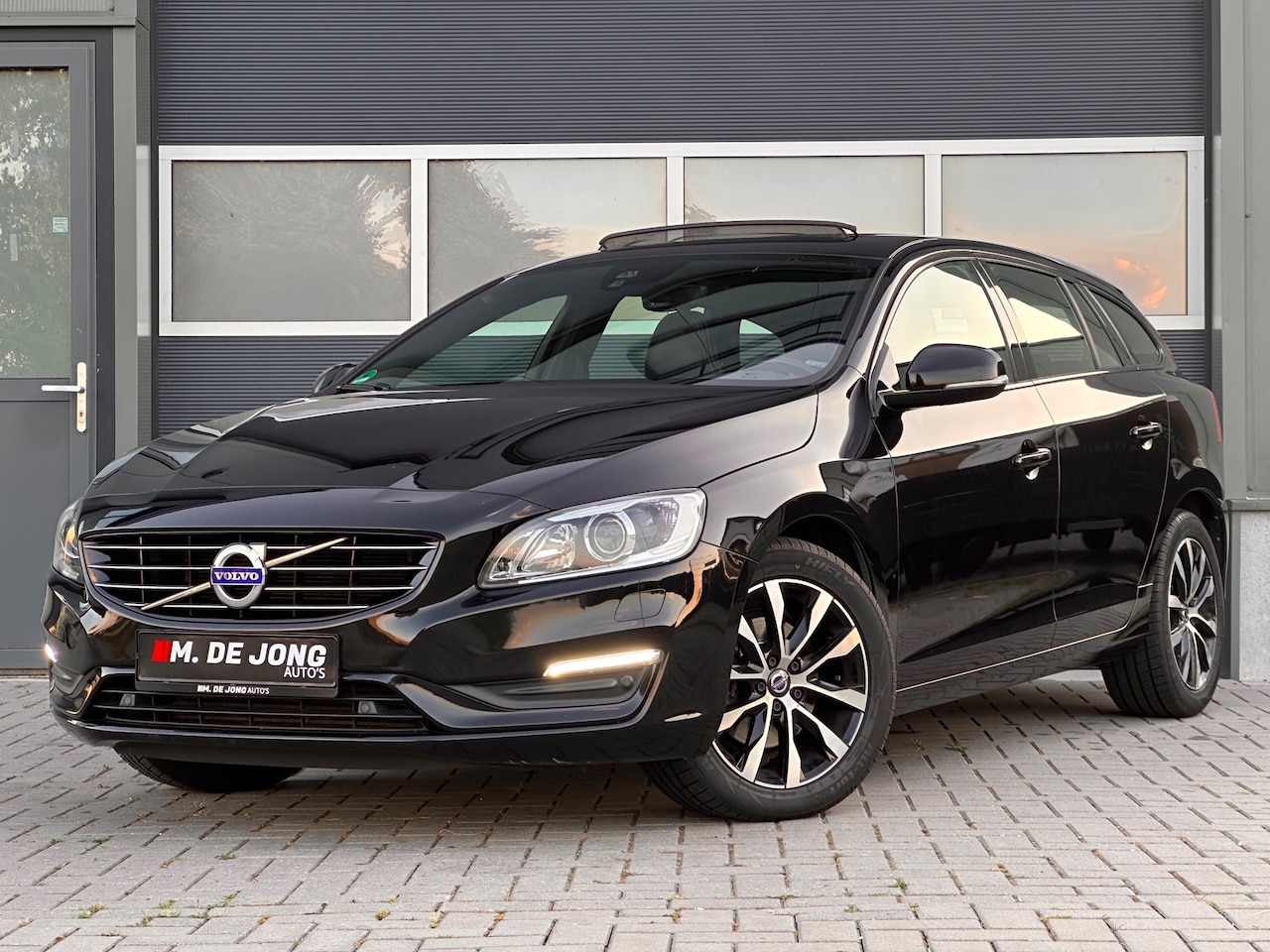 Volvo V60 - 1.5 T3 Polar Automaat Leder Nieuwe D-Riem - AutoWereld.nl