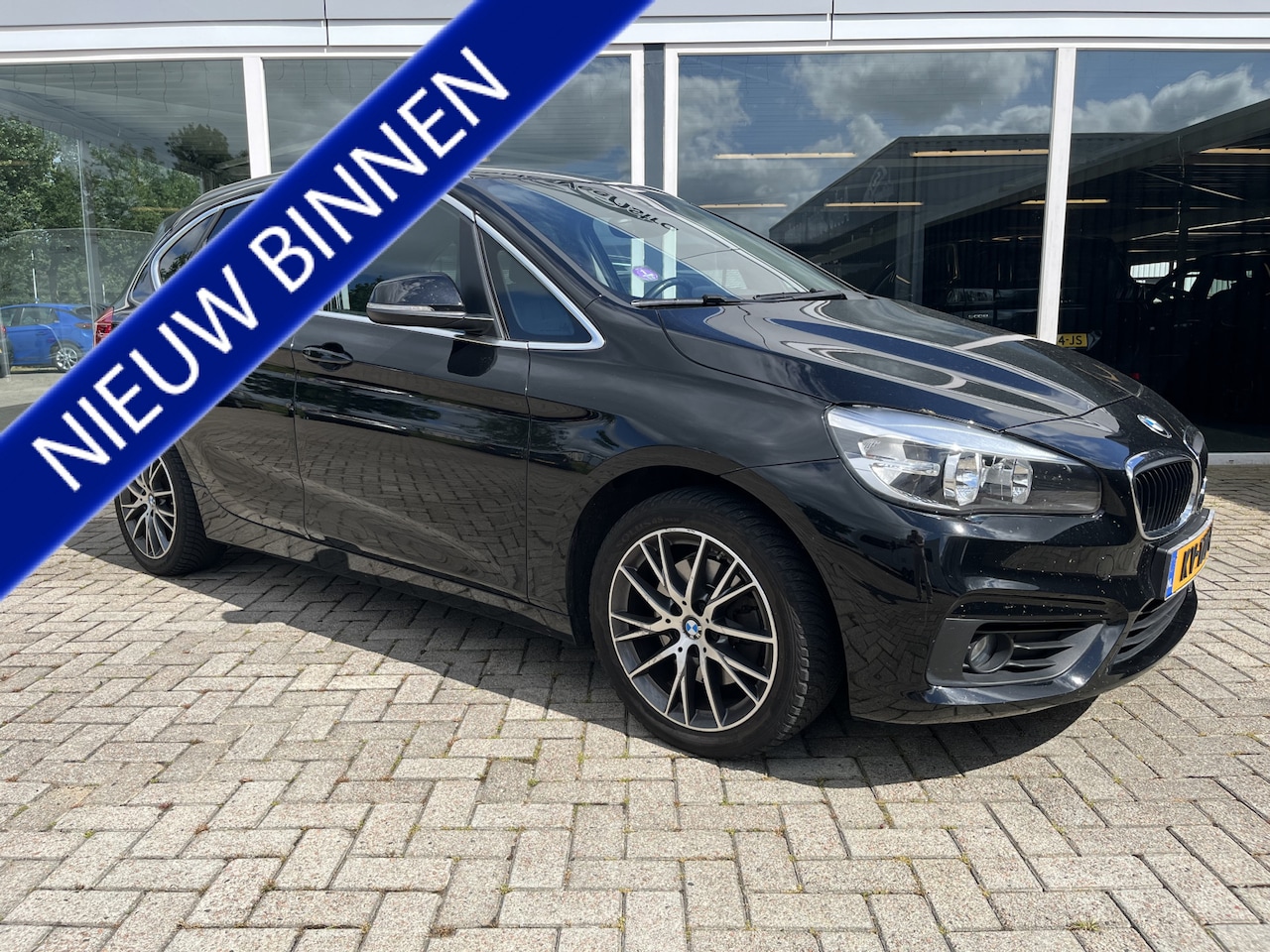 BMW 2-serie Active Tourer - 218i M Sport Led / 17inch / Clima / Cruise / Stoelverwarming - AutoWereld.nl