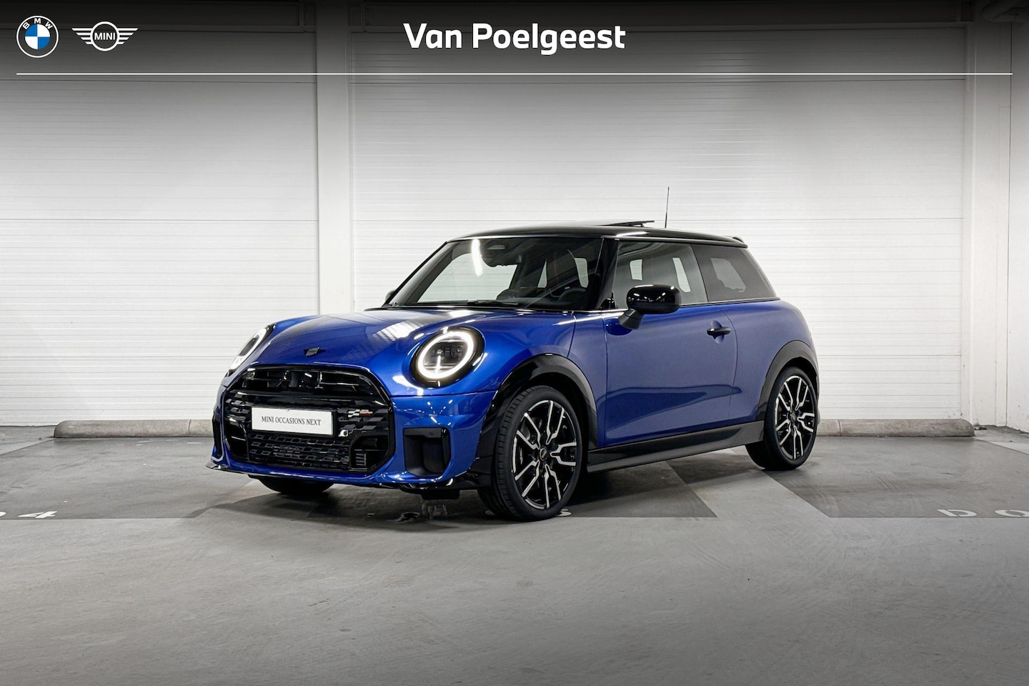 MINI 3-Deurs - Cooper C | John Cooper Works Uitvoering | Pakket M | 18" John Cooper Works Lap Spoke two-t - AutoWereld.nl