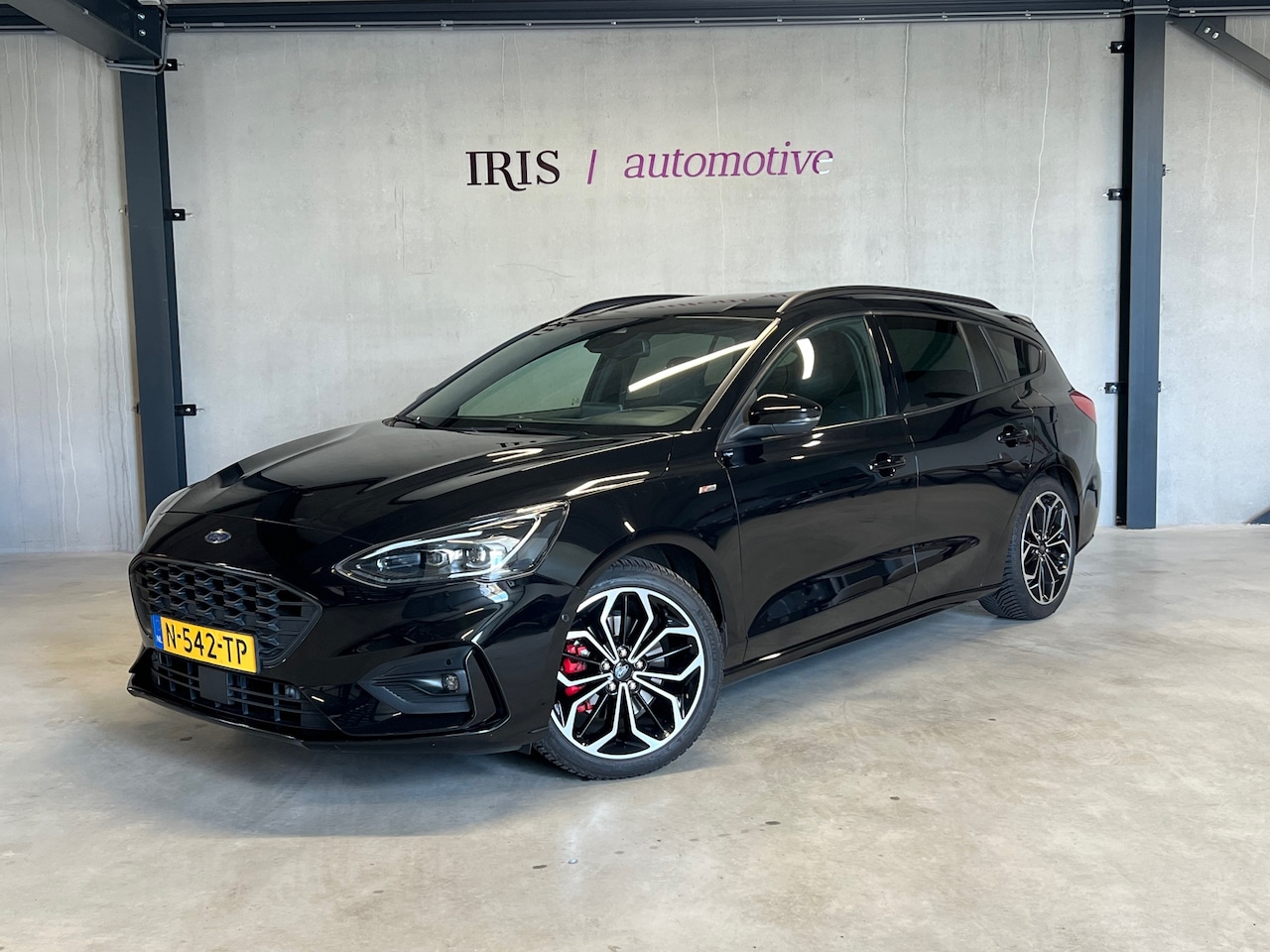 Ford Focus Wagon - 1.5 EcoBoost ST-Line X -BTW -El. trekhaak -Standkachel -Camera -Head-Up -Sportstoelen -PDC - AutoWereld.nl