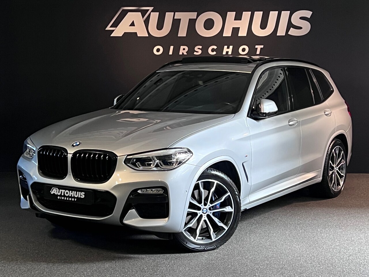 BMW X3 - XDrive20i High Executive Edition M Camera/ M Seats/ HeadUp/ Trekhaak/ Led/ 20"/ Keyless - AutoWereld.nl