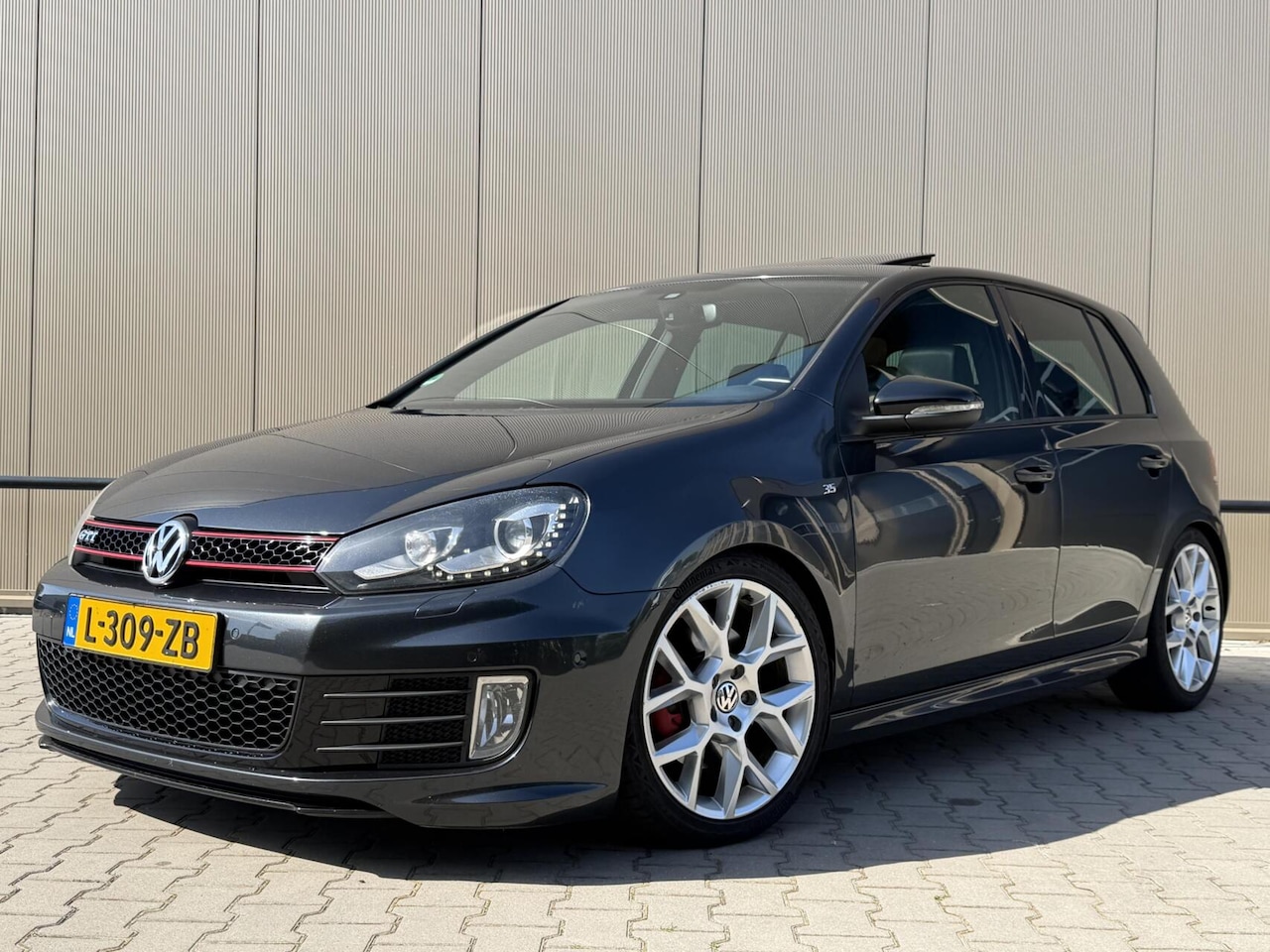 Volkswagen Golf - 2.0 GTI DSG Edition 35 | Dak | Dynaudio | Keyless - AutoWereld.nl