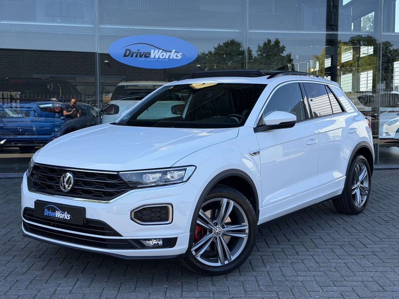 Volkswagen T-Roc - 1.5 TSI R-LINE | PANO | LED | Adaptive CC | Camera | Winter-pakket | LED |Key-less | Inter - AutoWereld.nl