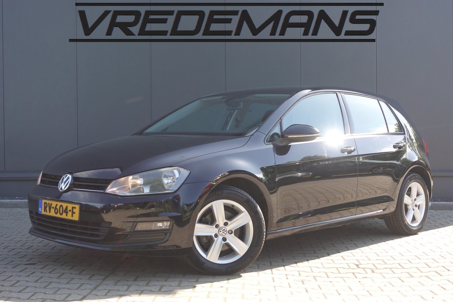 Volkswagen Golf - 1.6 TDI Highline NAVI/STOELVERW. - AutoWereld.nl