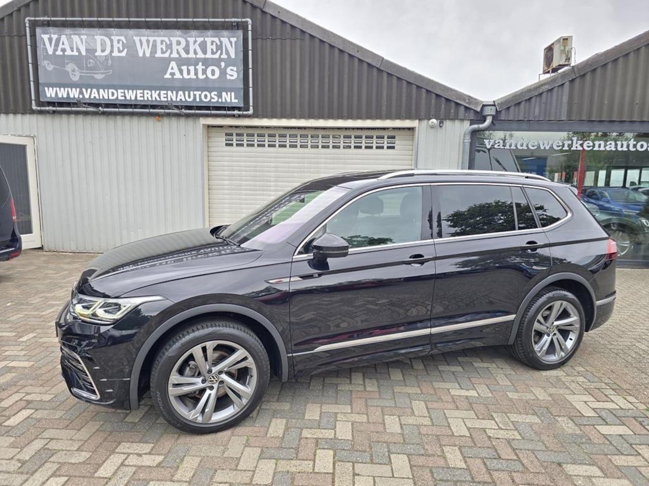 Volkswagen Tiguan Allspace - 1.5 TSI R-Line Business+ 7p. AUTOMAAT Trekhaak|Vol opties|Nap!! - AutoWereld.nl