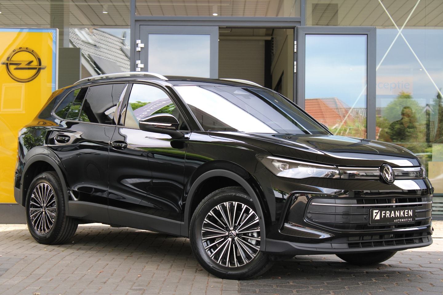 Volkswagen Tiguan - 1.5 eHybrid Life | Camera | Adaptieve Cruise | Elektrische kofferklep - AutoWereld.nl