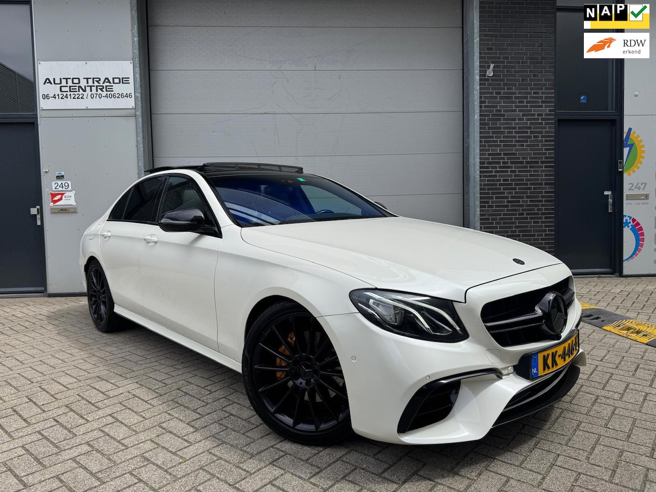 Mercedes-Benz E-klasse - 200 AMG-style [ Sfeerverlichting | Pano | Burmester | StoelVW | Achteruitrijcamera] - AutoWereld.nl