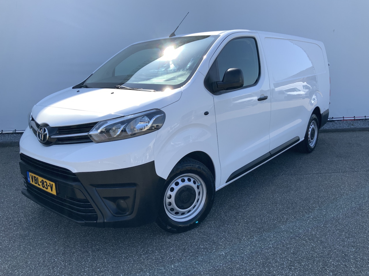 Toyota PROACE Long Worker - 1.5 D-4D Cool Comfort 3 Zits Airco Sherm Trekhaak 1400kg Extra Stot Euro 6 - AutoWereld.nl