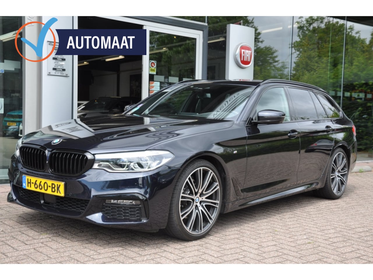 BMW 5-serie Touring - 520i High Ex. Ed. Pano/trekhaak Full Opt - AutoWereld.nl