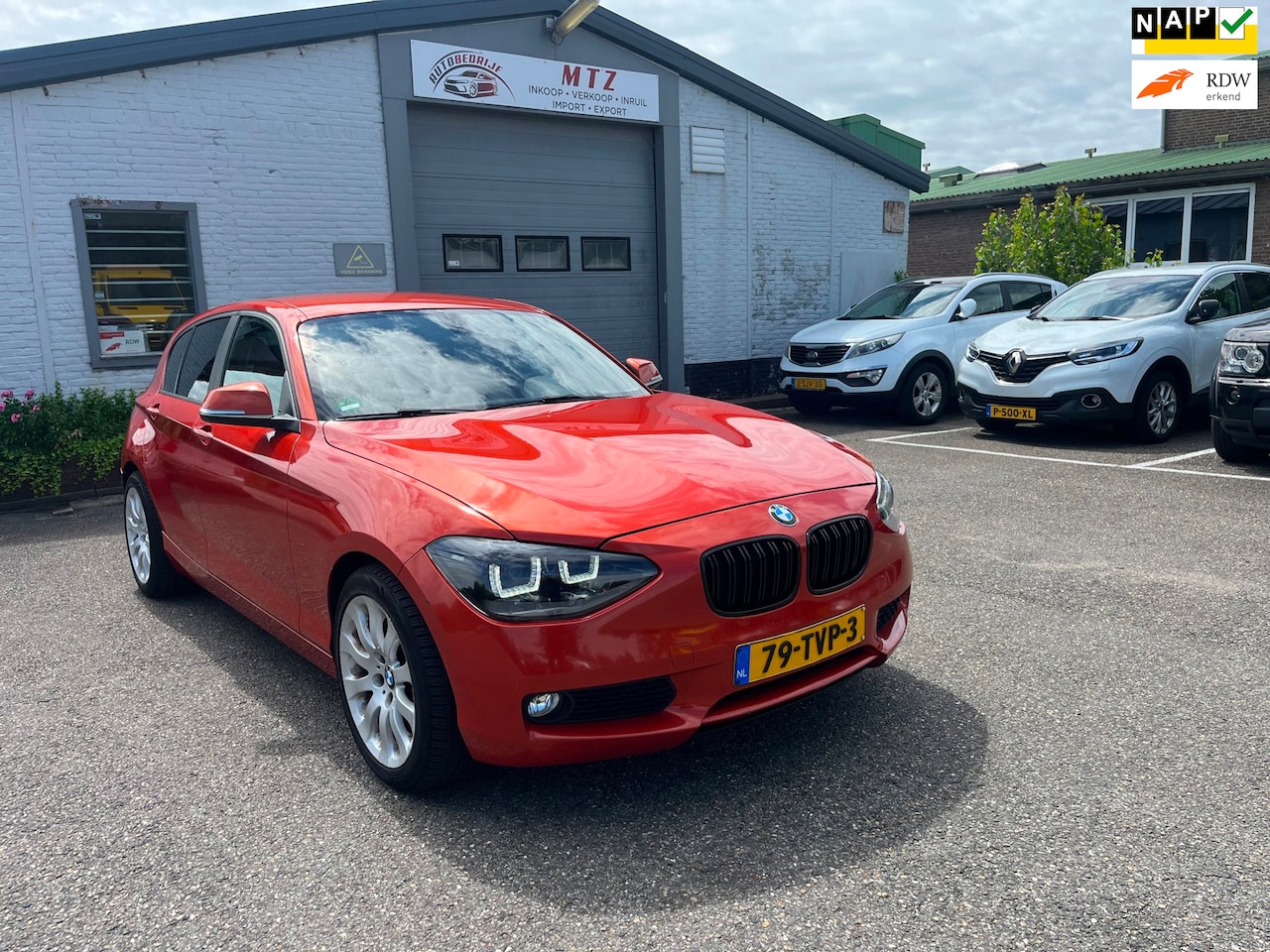 BMW 1-serie - 116i Business+ | AUT.| CLIMA| CARPLAY - AutoWereld.nl