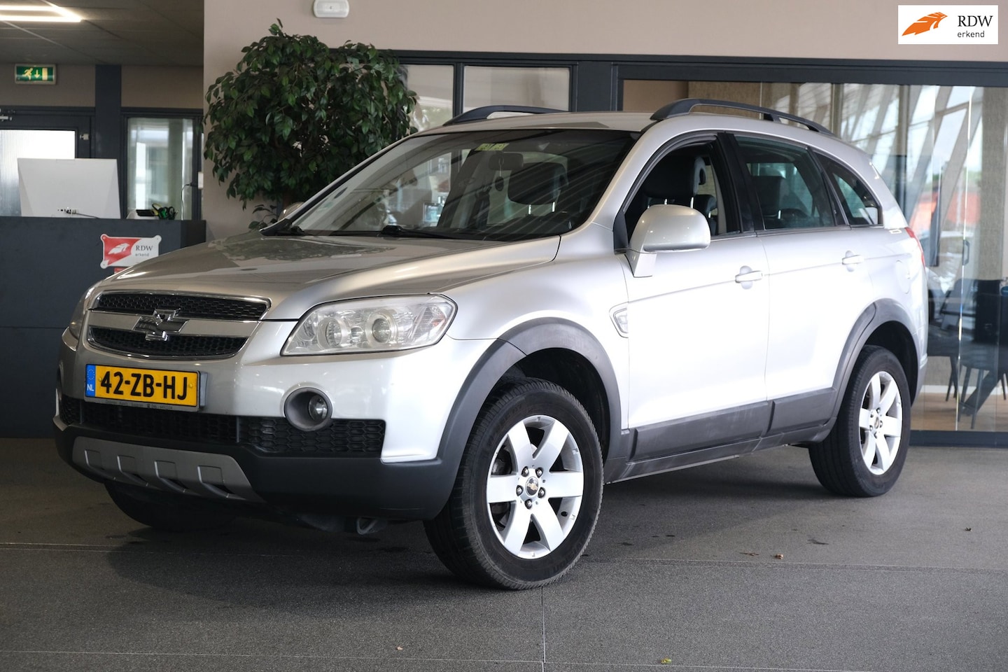 Chevrolet Captiva - 2.4i Style 2WD Leder Trekhaak Pdc Airco CV - AutoWereld.nl