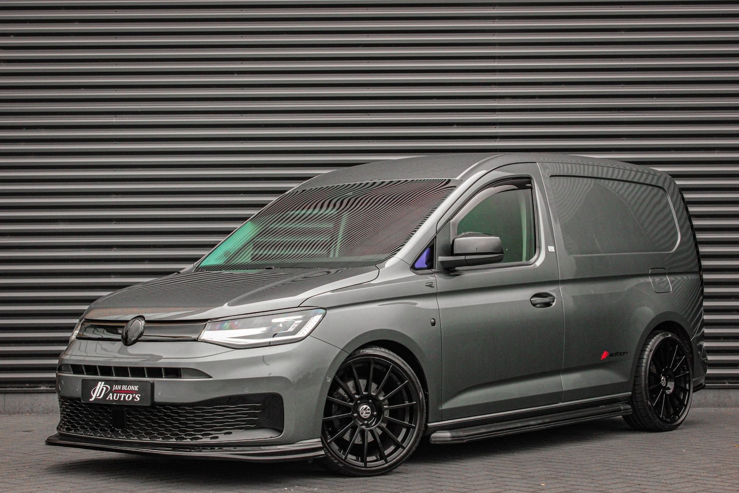 Volkswagen Caddy Cargo - 2.0 TDI 199PK JB-EDITION / MAXTRON / SIDE- BARS / VERLAGING / ELEK- PAKKET / PDC / CAMERA - AutoWereld.nl